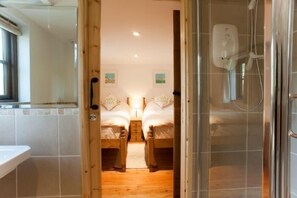5 bedrooms, free cots/infant beds, free WiFi - Cusgarne Cottages (Truro)