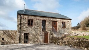 Front of property - Cusgarne Cottages (Truro)