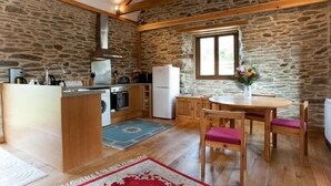 In-room dining - Cusgarne Cottages (Truro)