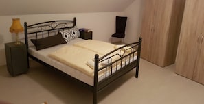 Double Room | Bed sheets - Marstall Kassel (Kassel)