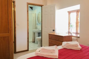 2 bedrooms, free cribs/infant beds, free WiFi - Fistral Cottage (Truro)