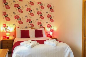 2 bedrooms, free cots/infant beds, free WiFi - Fistral Cottage (Truro)