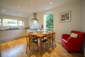 3 Schlafzimmer, kostenlose Babybetten, kostenloses WLAN