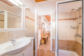 House | Bathroom | Shower, hair dryer, towels, soap - Casa Soula, Gaios Seaview Cottage (Paxos)