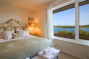 5 bedrooms, free cots/infant beds, free WiFi