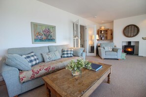 5 bedrooms, free cribs/infant beds, free WiFi