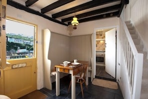 Repas dans la chambre