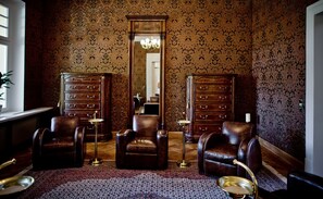 Bar lounge
