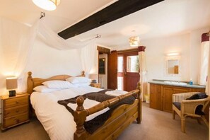 8 bedrooms, free cots/infant beds, free WiFi