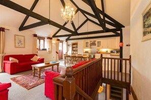 Living area - Goonwinnow Farm Cottages (Newquay)