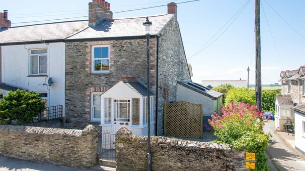 Front of property - Fourteen The Square (Truro)