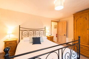 2 bedrooms, free WiFi - Fourteen The Square (Truro)