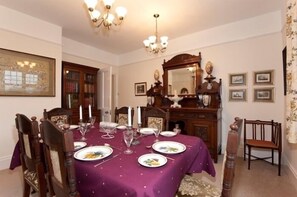 In-room dining - Fowey Retreat (Fowey)