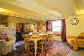 객실 내 식사 공간