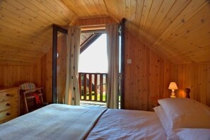 3 bedrooms, free cots/infant beds - Greenaway Lodge (Truro)