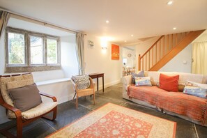 Fireplace - Fontevrault Cottage (Tintagel)