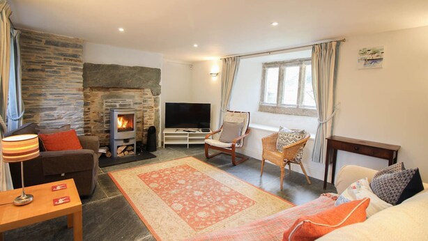 Fireplace - Fontevrault Cottage (Tintagel)