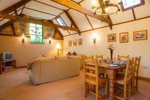 Living area - Glenleigh Cottage (St Austell)