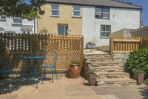 Property grounds - Frogmore Corner (Truro)