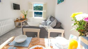 2 bedrooms, free cots/infant beds, free WiFi - Heron's Catch (Truro)