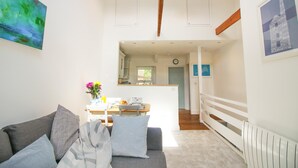 Living area - Heron's Catch (Truro)