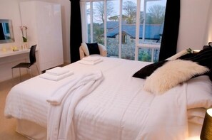 1 bedroom, free cots/infant beds