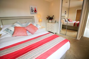 2 bedrooms, free cribs/infant beds, free WiFi - Harbour Retreat (Truro)