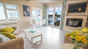Unclassified image, 3 of 24, button - Harbour Retreat (Truro)