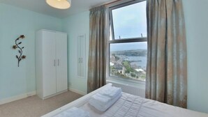Unclassified image, 3 of 36, button - Harbour Cottage (Falmouth)