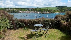 Unclassified image, 2 of 36, button - Harbour Cottage (Falmouth)