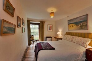 5 bedrooms, free cots/infant beds, free WiFi