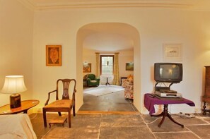 5 habitaciones, cunas gratuitas y wifi gratis