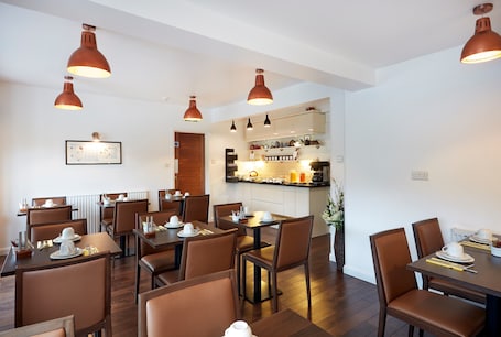 Daily continental breakfast (GBP 10 per person)