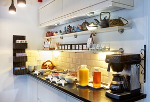 Desayuno continental diario (GBP 10 por persona)