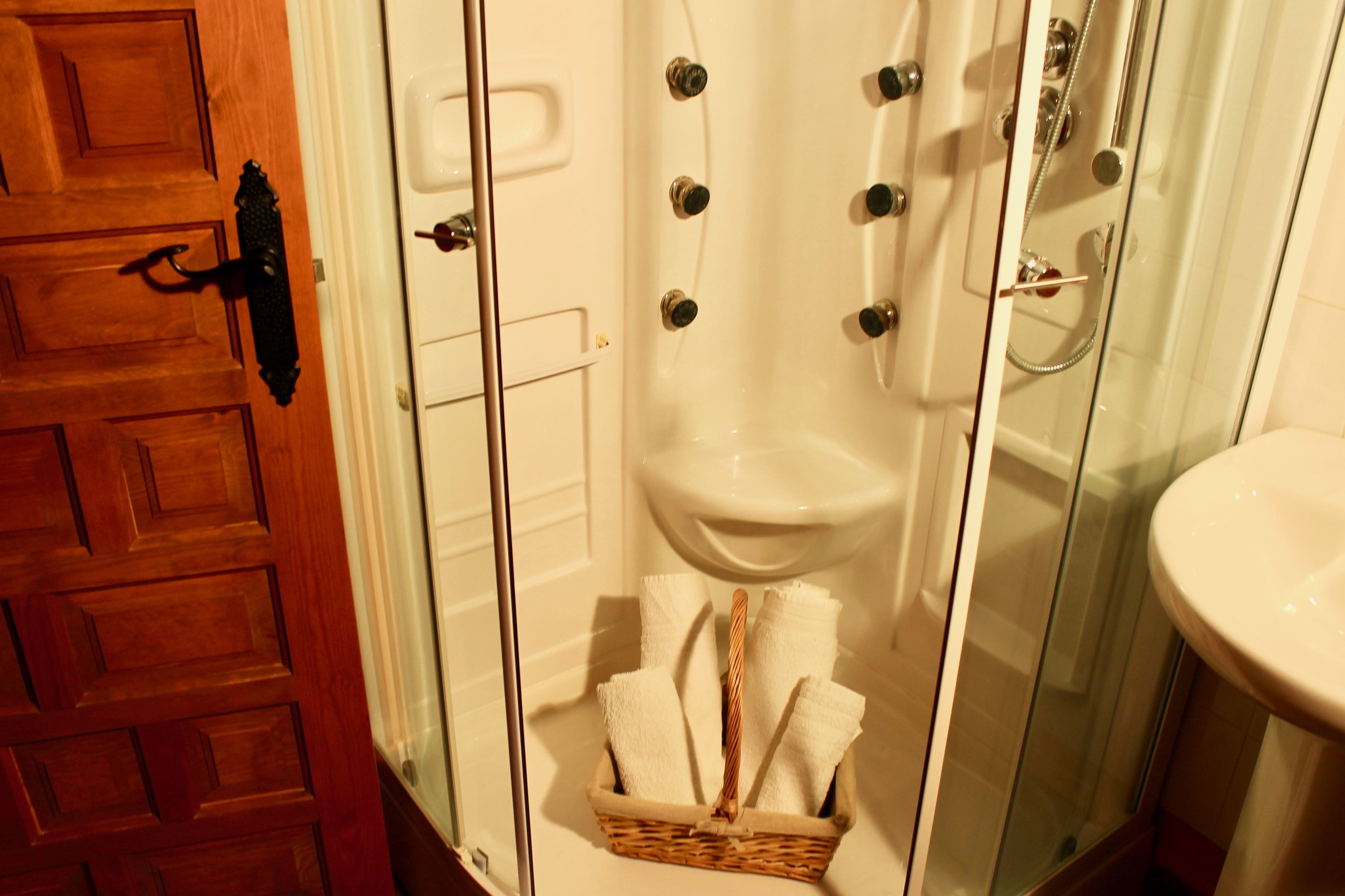 Bungalow, 2 habitaciones (Dulcinea) | Ducha del cuarto de baño