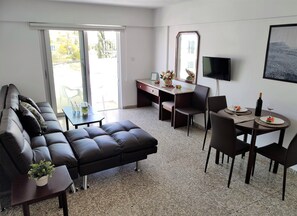 TV a schermo piatto 28 pollici con canali satellitari, TV LED, Netflix