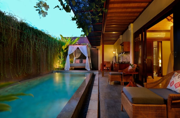 Private pool