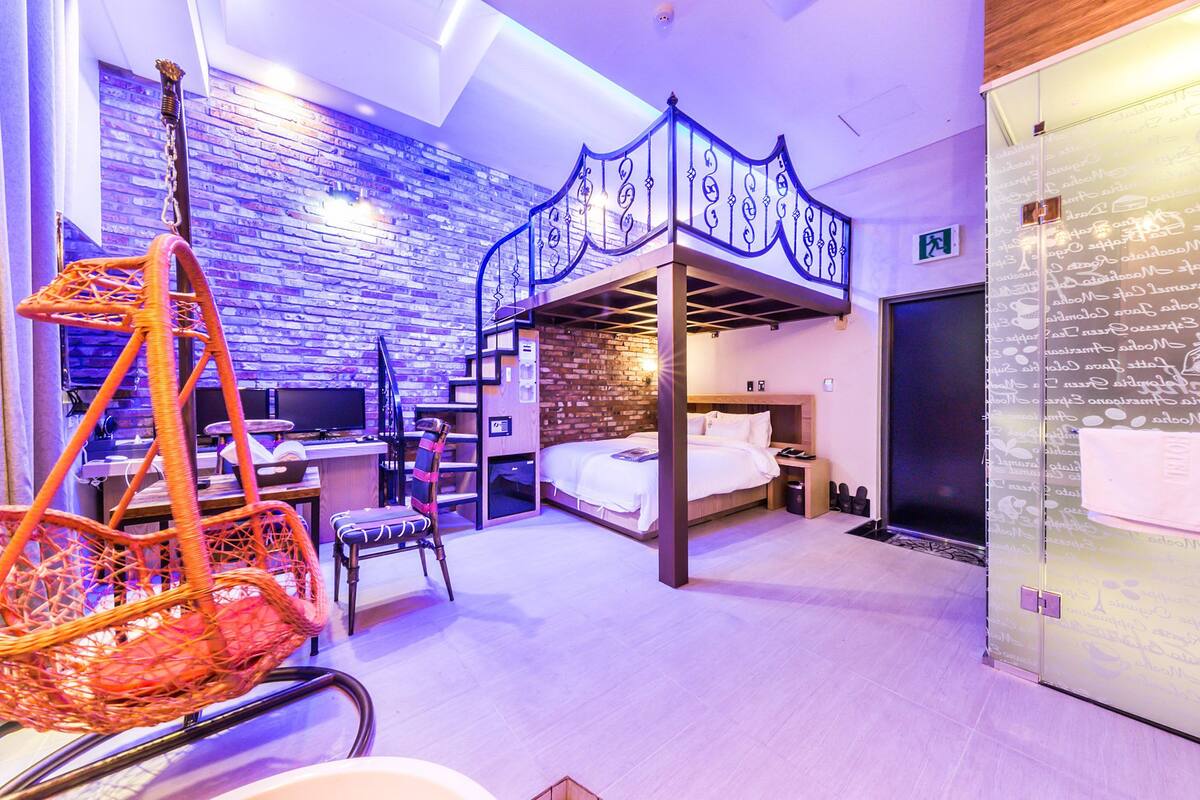 Sky View Room | WiFi (free), bed sheets
