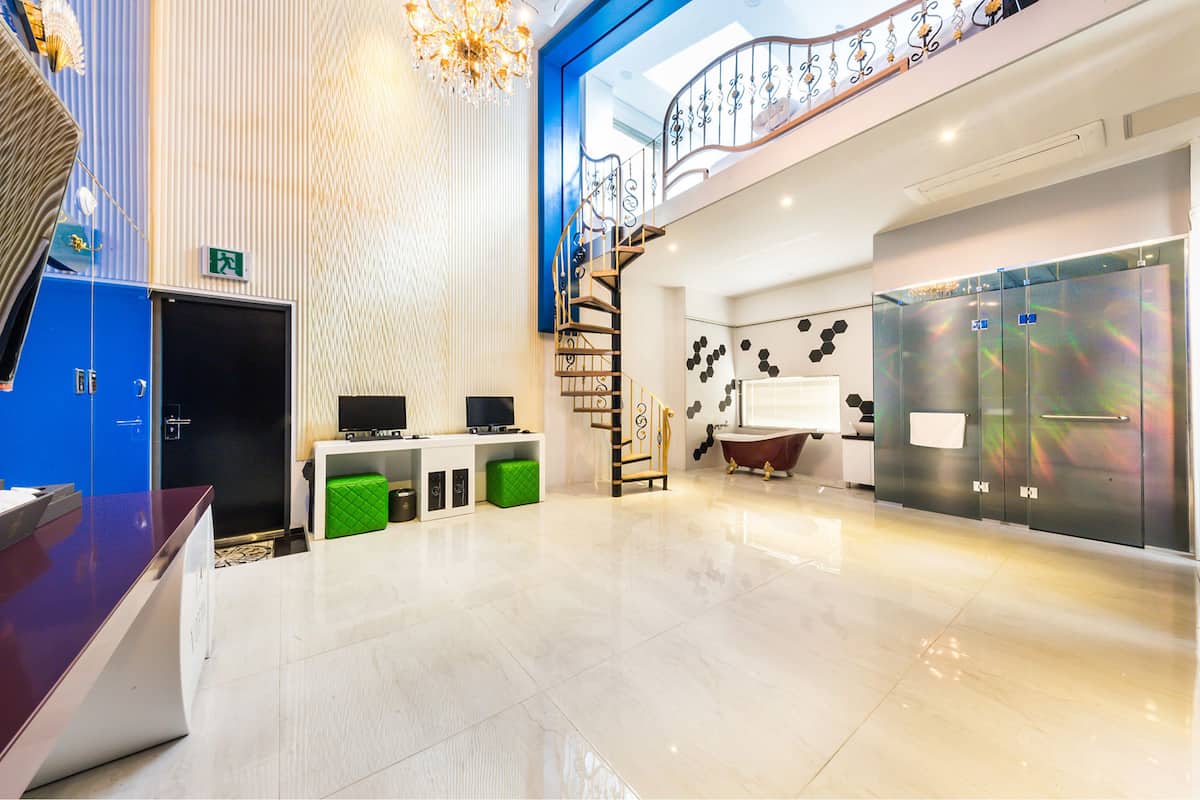 Sky View Gold Room | 1 chambre, Wi-Fi gratuit, draps fournis