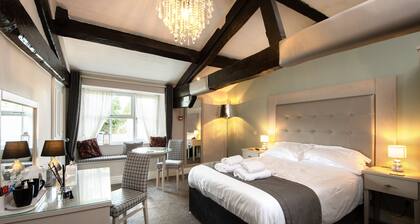 Maypole Inn