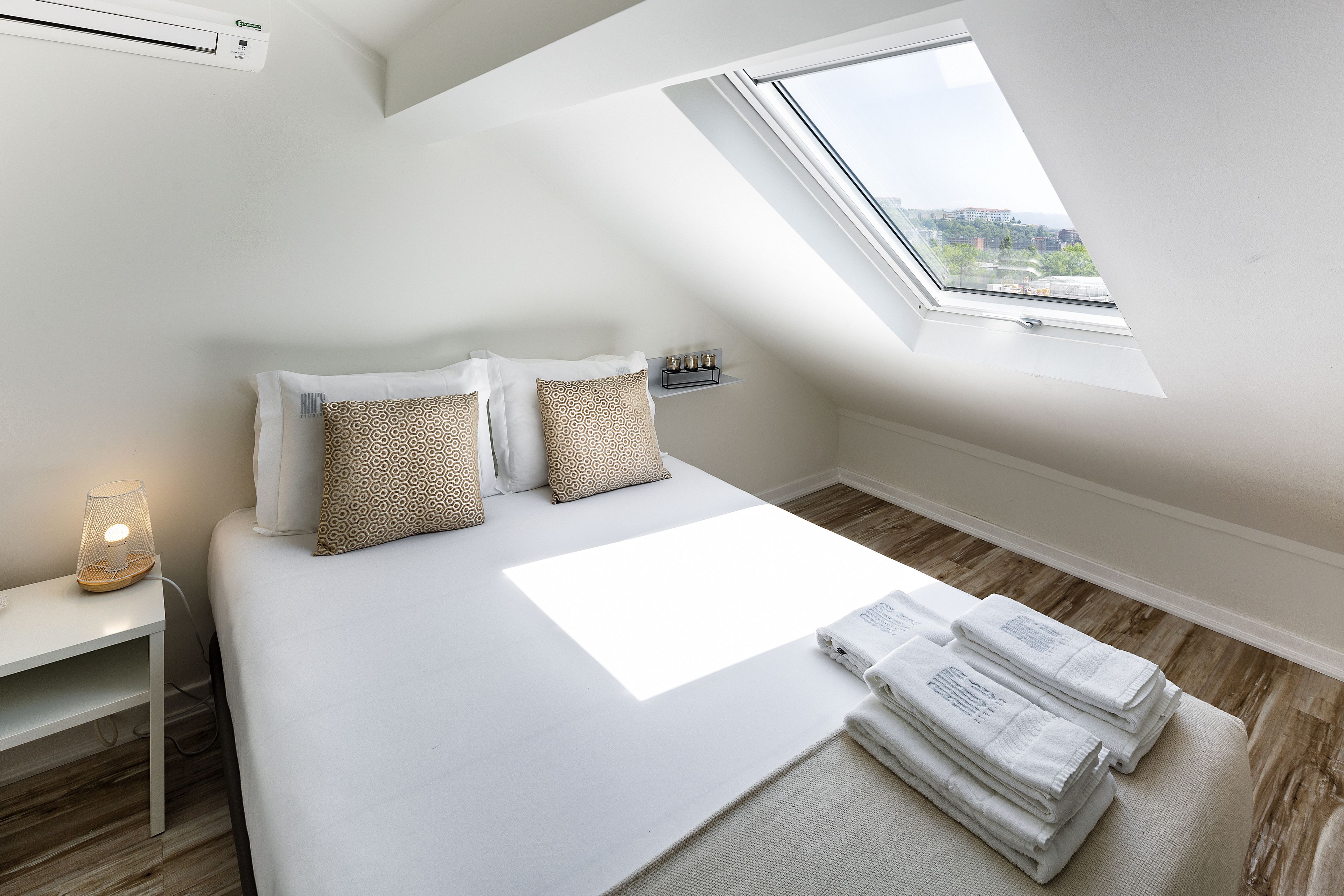 Photo - JR Studios & Suites I Rius I