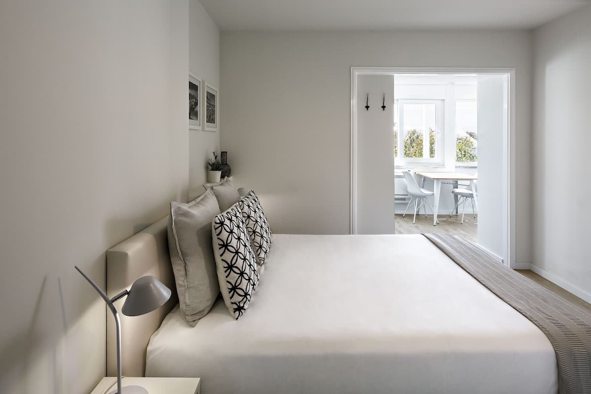 Deluxe Studio Suite, 1 Double Bed, Non Smoking, City View | 1 bedroom, individually decorated, individually furnished, desk