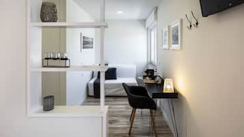 Individuelt dekorert, individuelt innredet, skrivebord og lydisolert