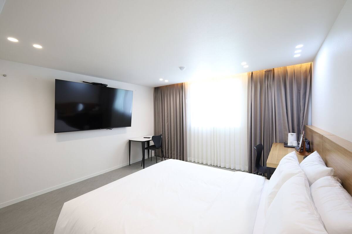 Standard-Doppelzimmer | 1 Schlafzimmer, Schreibtisch, laptopgeeigneter Arbeitsplatz