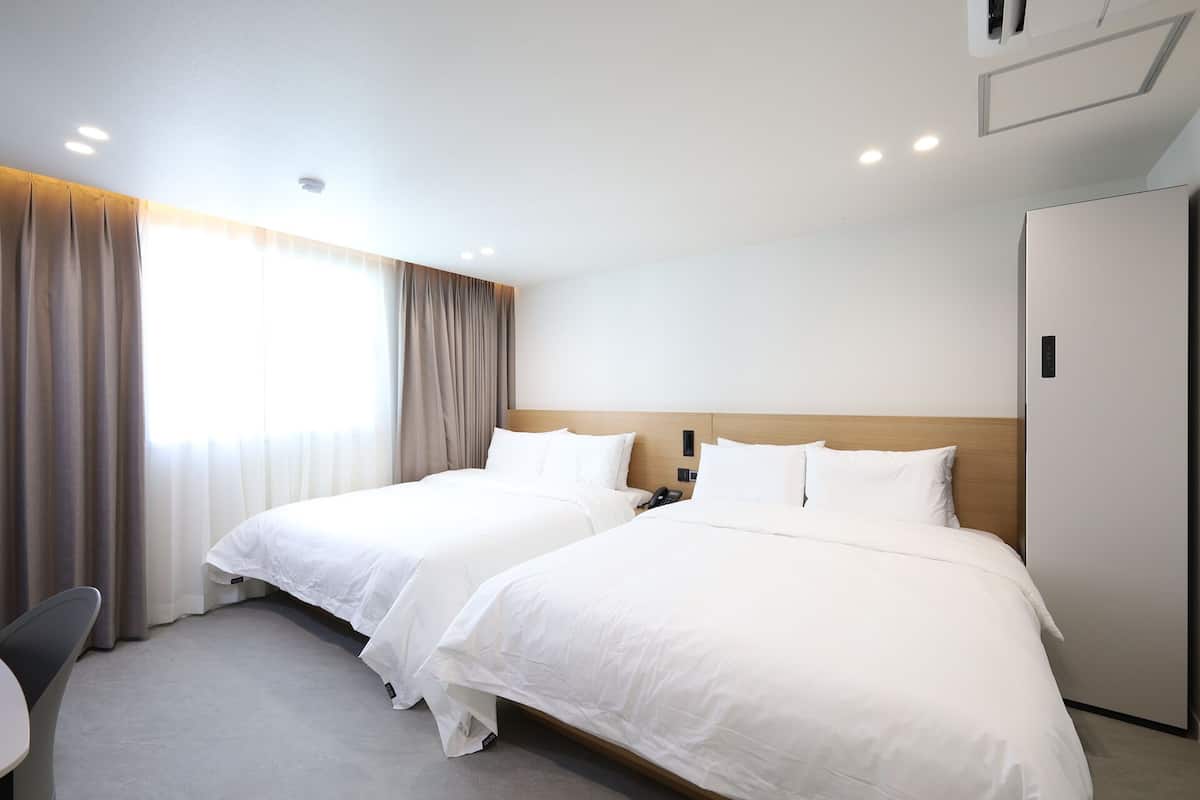 Family Twin Room, 2 Queen Beds