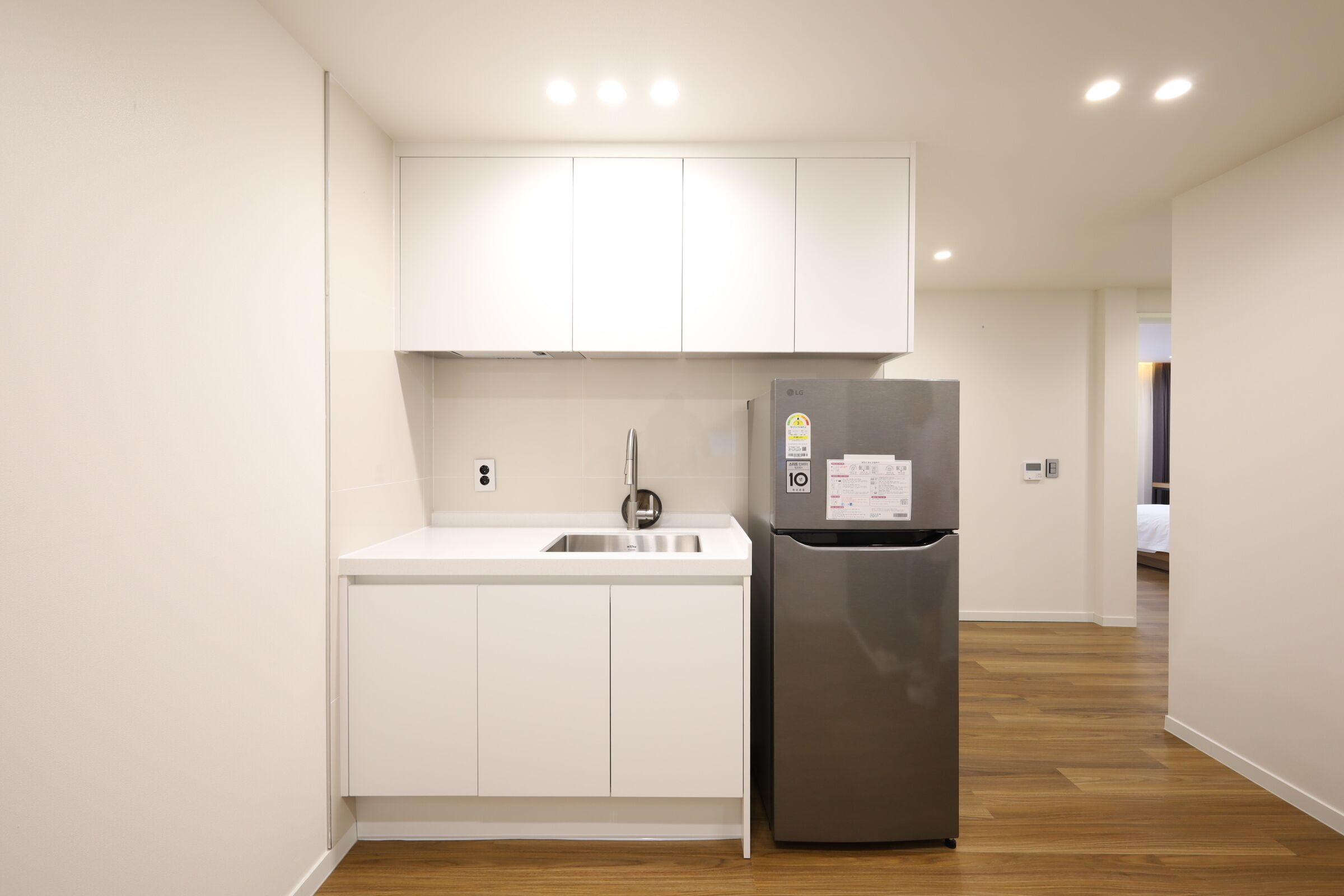 冷蔵庫、電子レンジ、電気ポット