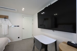 Habitación Deluxe con 2 camas individuales (B) | Escritorio, espacio para trabajar con laptop y insonorización 