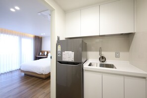 Kühlschrank, Mikrowelle, Wasserkocher
