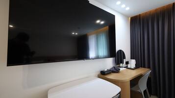 デラックス ツインルーム (A) | デスク、ノートパソコン用作業スペース、防音設備、WiFi (無料)