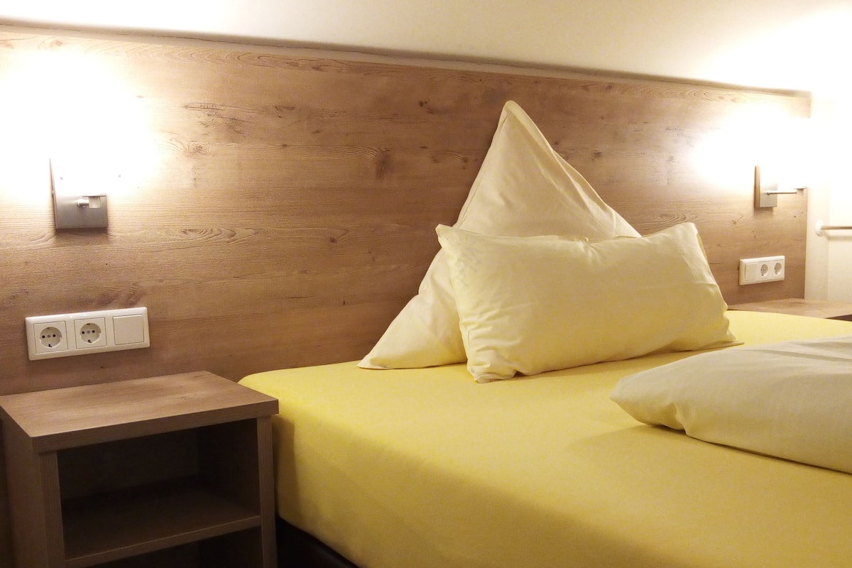 Standard Single Room | Desk, blackout curtains, soundproofing, free WiFi